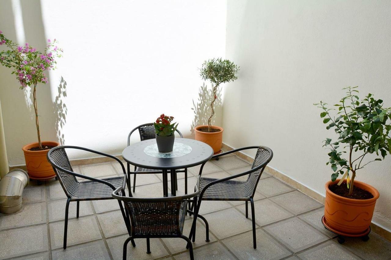 Quiet Urban Studio With Private Backyard Салоники Экстерьер фото