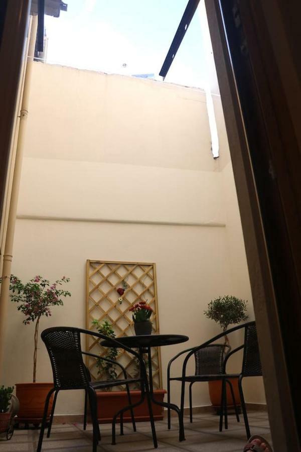 Quiet Urban Studio With Private Backyard Салоники Экстерьер фото