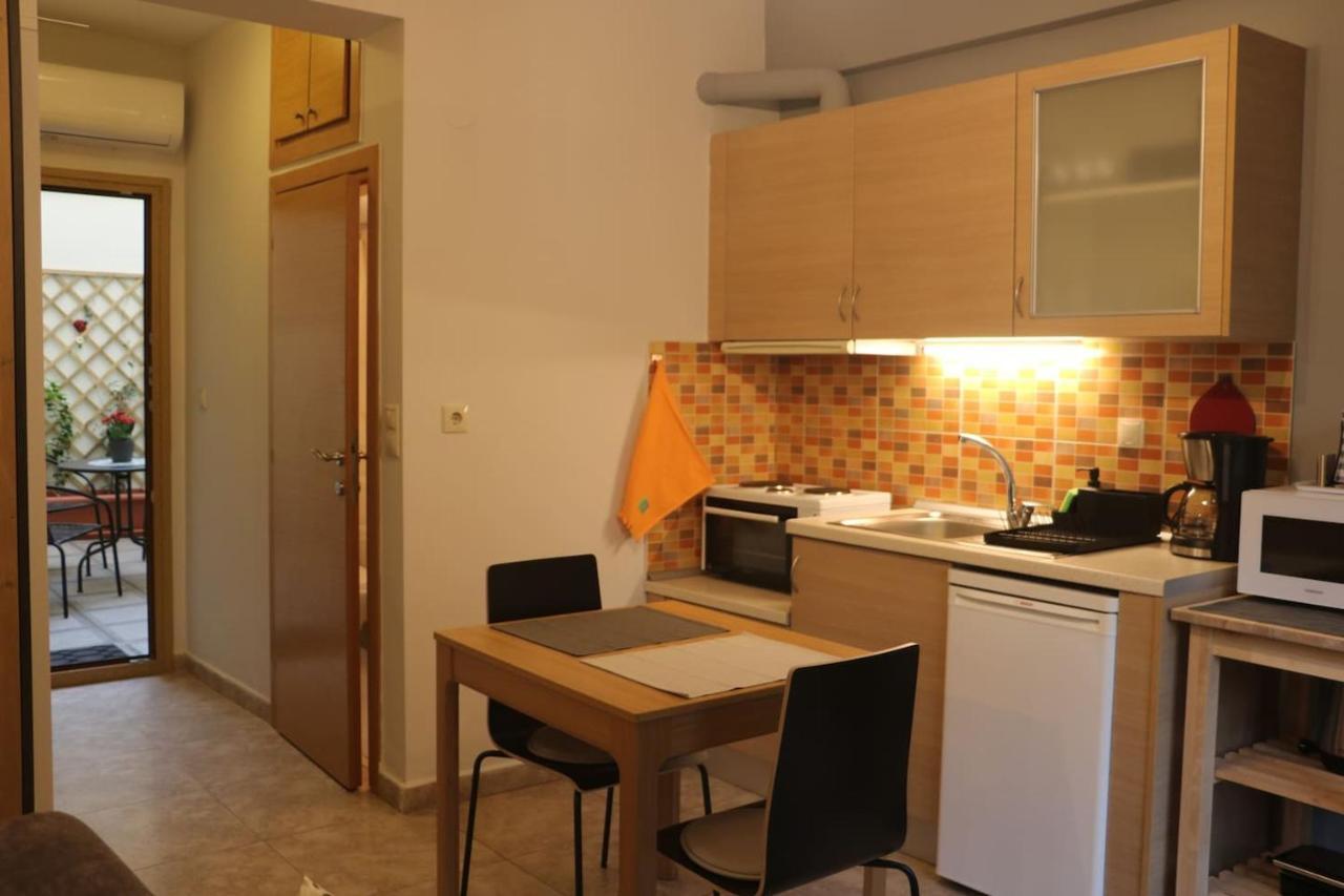 Quiet Urban Studio With Private Backyard Салоники Экстерьер фото